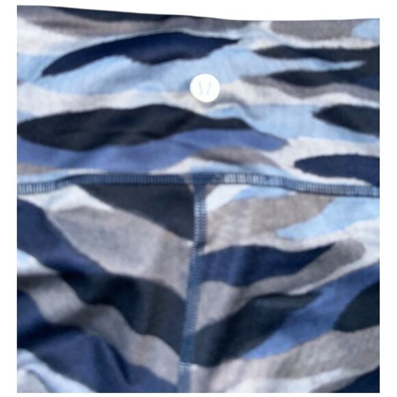 NEW Lululemon Wunder Under Crop III Mini Coast Camo Deep Navy Multi Size 2 - Picture 5 of 11